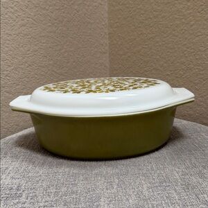 Vintage Pyrex 045 Verde Olives Avocado Green Large Casserole 2 1/2 Quart w/Lid..